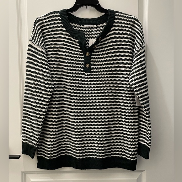 PINK CLOVER Women’s Nayaira Henley Sweater - Picture 1 of 15